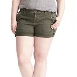 Torrid Cuffed Hem Olive Green Military Shorts Women's Size 26 Mid-Rise Stretch